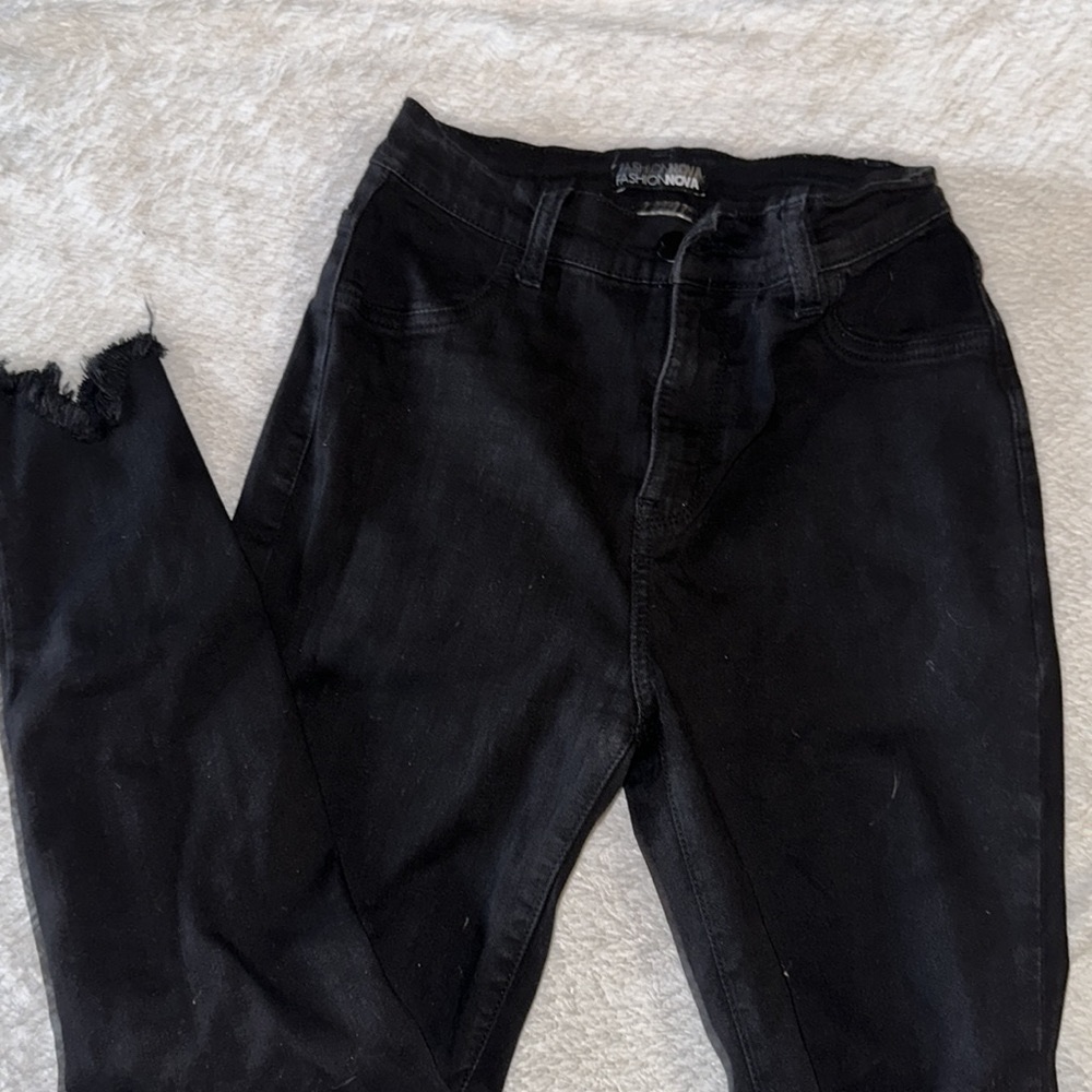 Fashion Nova Black Ripped Jeans Size 5